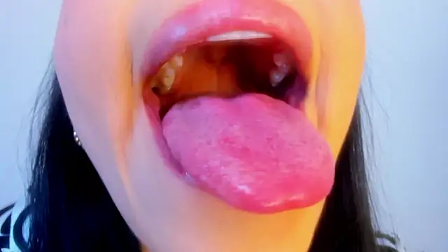 dominique21  online show from October 21, 11:38 pm