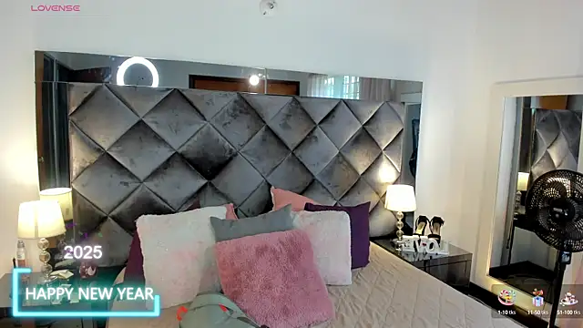 Snapshot of sofhiaa_adaams chatting on January 22, 4:55 pm sofhiaa adaams online show from January 22, 4:55 pm