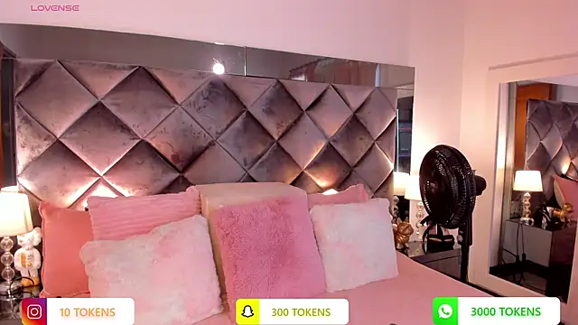 Snapshot of sofhiaa_adaams chatting on March 8, 5:43 pm sofhiaa adaams online show from March 8, 5:43 pm