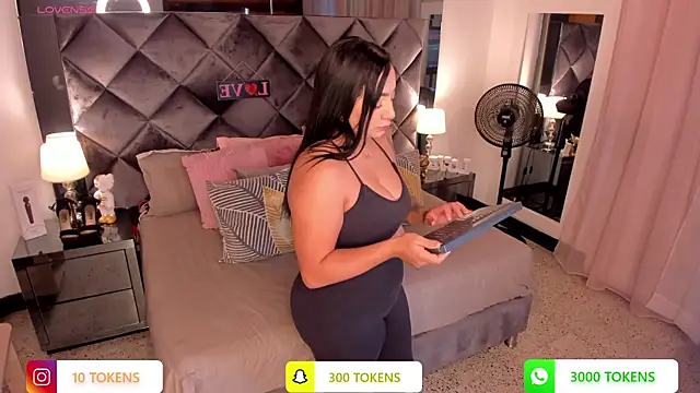 Snapshot of sofhiaa_adaams chatting on March 10, 10:55 pm sofhiaa adaams online show from March 10, 10:55 pm