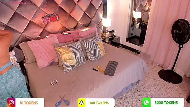 Snapshot of sofhiaa_adaams chatting on March 12, 11:22 pm sofhiaa adaams online show from March 12, 11:22 pm