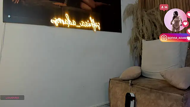 sofhiaa adaams online show from April 12, 8:14 pm