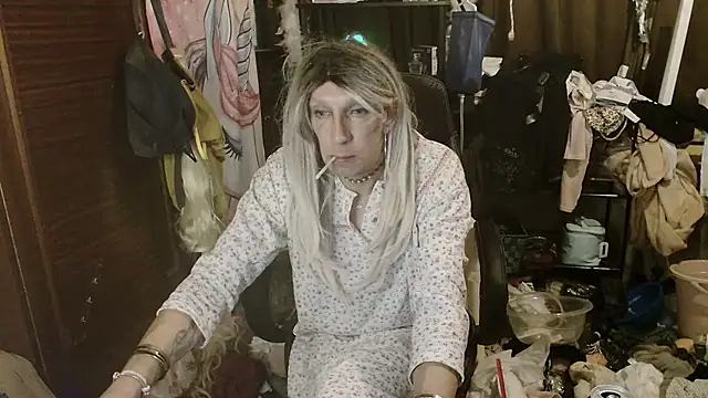 Ombeline1 online show from December 18, 11:55 pm