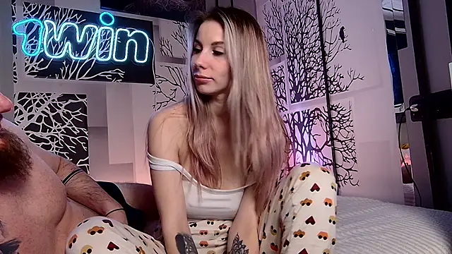 Snapshot of niki7377 chatting on March 15, 4:32 pm niki7377 online show from March 15, 4:32 pm