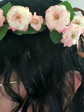 Lia Hurley online show from February 5, 6:15 pm