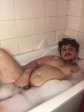 Snapshot of Daminou28 chatting on December 13, 12:09 am Daminou28 online show from December 13, 12:09 am