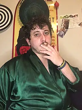 Snapshot of Daminou28 chatting on December 19, 7:07 pm Daminou28 online show from December 19, 7:07 pm