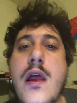 Snapshot of Daminou28 chatting on December 22, 3:22 am Daminou28 online show from December 22, 3:22 am