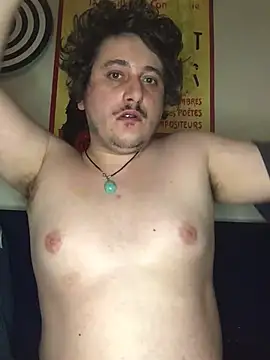 Snapshot of Daminou28 chatting on February 21, 1:33 am Daminou28 online show from February 21, 1:33 am