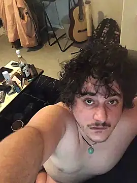 Snapshot of Daminou28 chatting on February 25, 2:33 pm Daminou28 online show from February 25, 2:33 pm