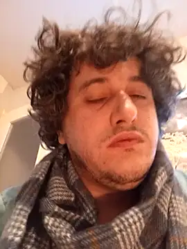 Snapshot of Daminou28 chatting on October 26, 2:28 am Daminou28 online show from October 26, 2:28 am