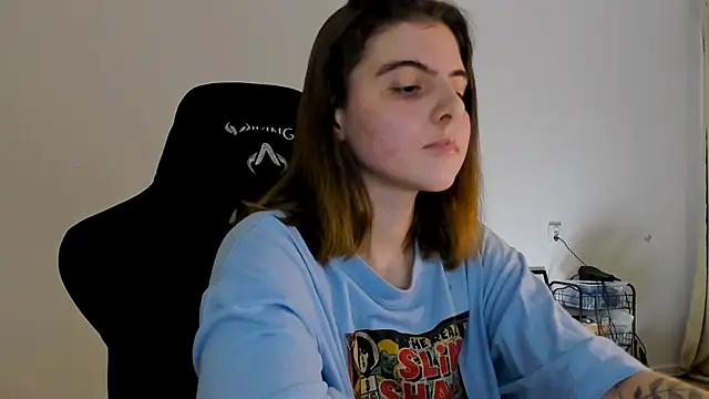 Snapshot of emmamurrr chatting on December 6, 6:06 pm emmamurrr online show from December 6, 6:06 pm