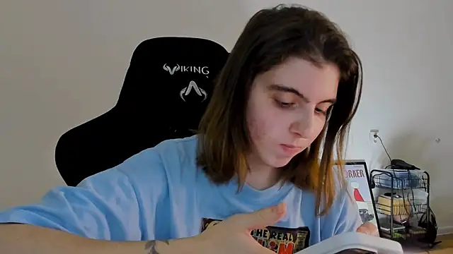 Snapshot of emmamurrr chatting on December 10, 7:43 pm emmamurrr online show from December 10, 7:43 pm