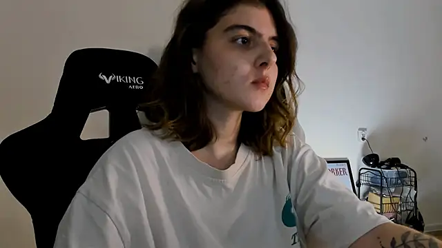 Snapshot of emmamurrr chatting on December 23, 7:20 pm emmamurrr online show from December 23, 7:20 pm