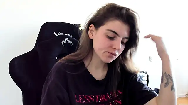 Snapshot of emmamurrr chatting on September 11, 10:04 am emmamurrr online show from September 11, 10:04 am