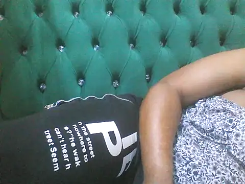 Snapshot of Sexy_Riri chatting on December 5, 1:14 am Sexy Riri online show from December 5, 1:14 am