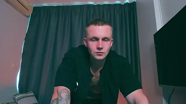 Snapshot of Samuel_Andrew chatting on February 4, 5:42 am Samuel Andrew online show from February 4, 5:42 am