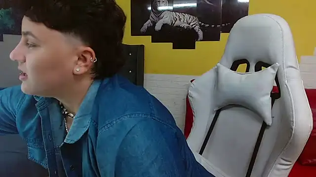 isabeautyx19 online show from April 11, 2:16 am