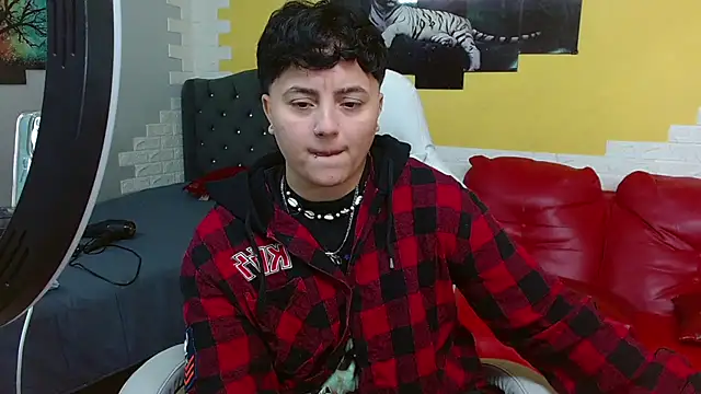 isabeautyx19 online show from April 13, 1:33 am