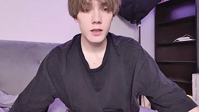 callmenineoneseven online show from October 19, 9:32 am