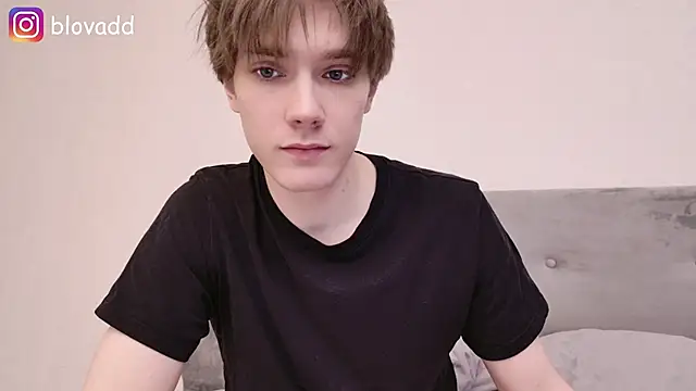 callmenineoneseven online show from February 25, 5:17 am