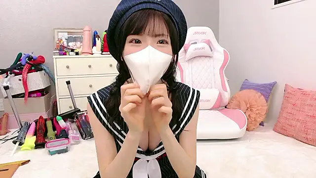 Snapshot of -minami- chatting on May 13, 12:13 pm -minami- online show from May 13, 12:13 pm