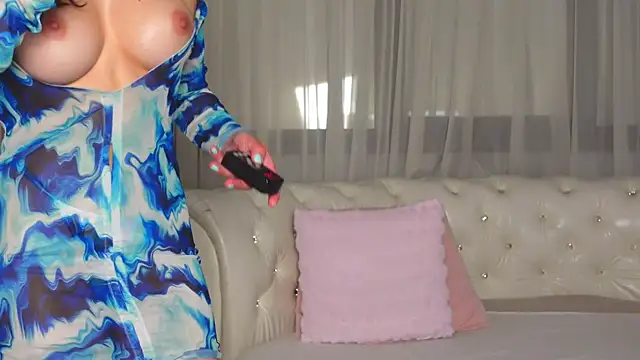 NinaCrystal1 online show from December 10, 1:44 pm