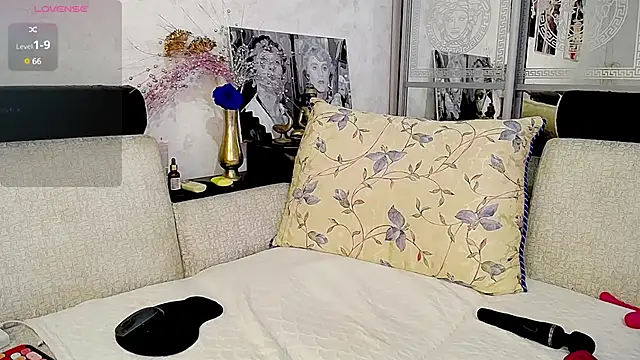 Snapshot of -Yourwoman- chatting on February 1, 10:55 pm -Yourwoman- online show from February 1, 10:55 pm