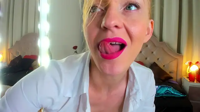 SquirtyAlisa online show from September 21, 10:33 pm