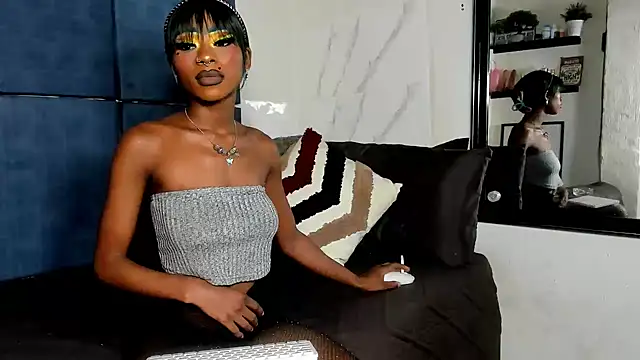 Snapshot of Ebonydollxx chatting on April 22, 1:34 pm Ebonydollxx online show from April 22, 1:34 pm