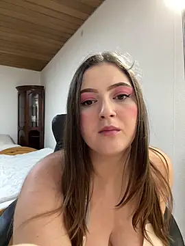 Snapshot of Kamilla_Loop chatting on May 21, 11:34 pm Kamilla Loop online show from May 21, 11:34 pm