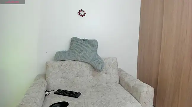 Snapshot of alexandra_fiore chatting on January 6, 2:37 am alexandra fiore online show from January 6, 2:37 am