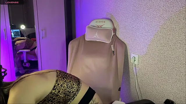 Snapshot of Katrin__kiss chatting on February 16, 4:21 pm Katrin  kiss online show from February 16, 4:21 pm