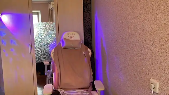 Katrin  kiss online show from March 27, 1:00 pm