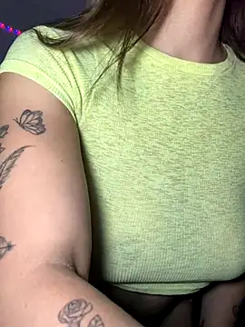 melisabunnny online show from December 8, 3:21 am