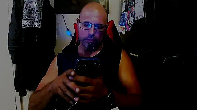 KrazyLegz online show from October 1, 11:55 pm