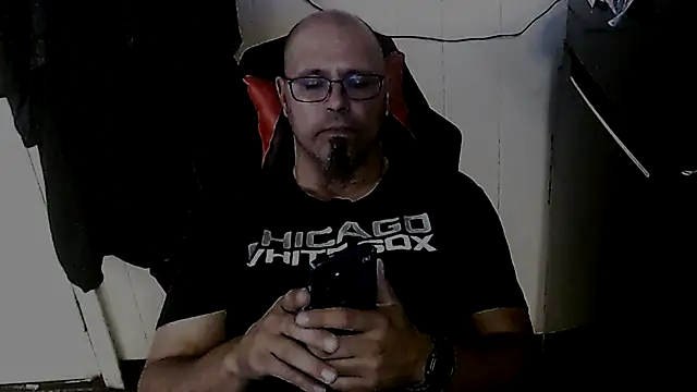 KrazyLegz online show from October 8, 3:42 pm