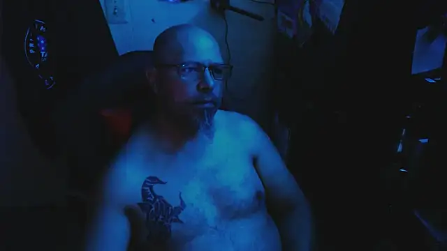 KrazyLegz online show from April 25, 1:52 pm