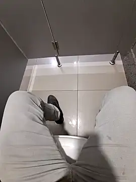 Snapshot of johny_69d@xh chatting on December 17, 11:17 am johny 69dxh online show from December 17, 11:17 am