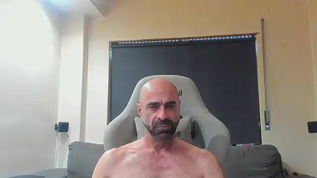 Snapshot of Bicopflirt chatting on October 6, 12:35 pm Bicopflirt online show from October 6, 12:35 pm