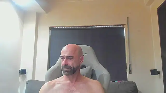 Snapshot of Bicopflirt chatting on October 7, 8:22 am Bicopflirt online show from October 7, 8:22 am