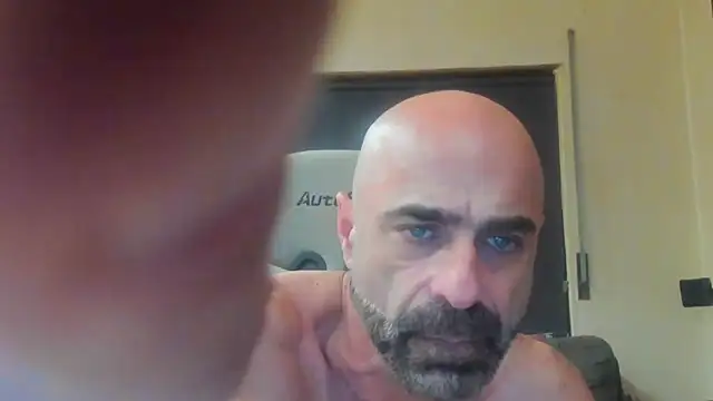 Snapshot of Bicopflirt chatting on October 15, 11:16 pm Bicopflirt online show from October 15, 11:16 pm