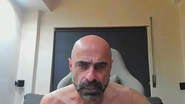 Snapshot of Bicopflirt chatting on October 19, 9:26 pm Bicopflirt online show from October 19, 9:26 pm