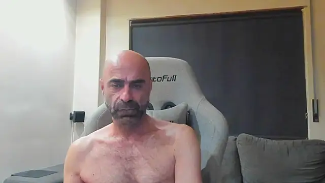 Snapshot of Bicopflirt chatting on October 26, 7:20 pm Bicopflirt online show from October 26, 7:20 pm