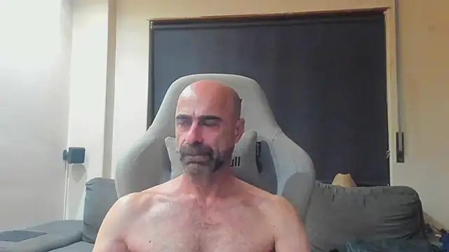 Snapshot of Bicopflirt chatting on October 30, 12:45 am Bicopflirt online show from October 30, 12:45 am