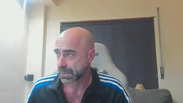 Snapshot of Bicopflirt chatting on October 31, 3:57 pm Bicopflirt online show from October 31, 3:57 pm