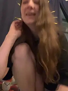 Snapshot of Lori_Foxy chatting on January 6, 6:20 pm Lori Foxy online show from January 6, 6:20 pm