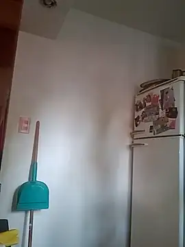 Snapshot of gala2 chatting on March 5, 10:33 am gala2 online show from March 5, 10:33 am