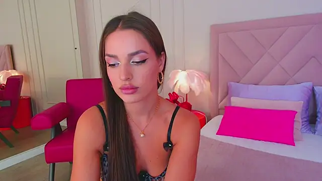 Snapshot of BellaHalles chatting on February 10, 11:36 am BellaHalles online show from February 10, 11:36 am