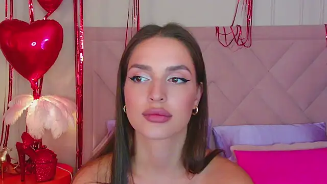 Snapshot of BellaHalles chatting on February 15, 2:44 pm BellaHalles online show from February 15, 2:44 pm